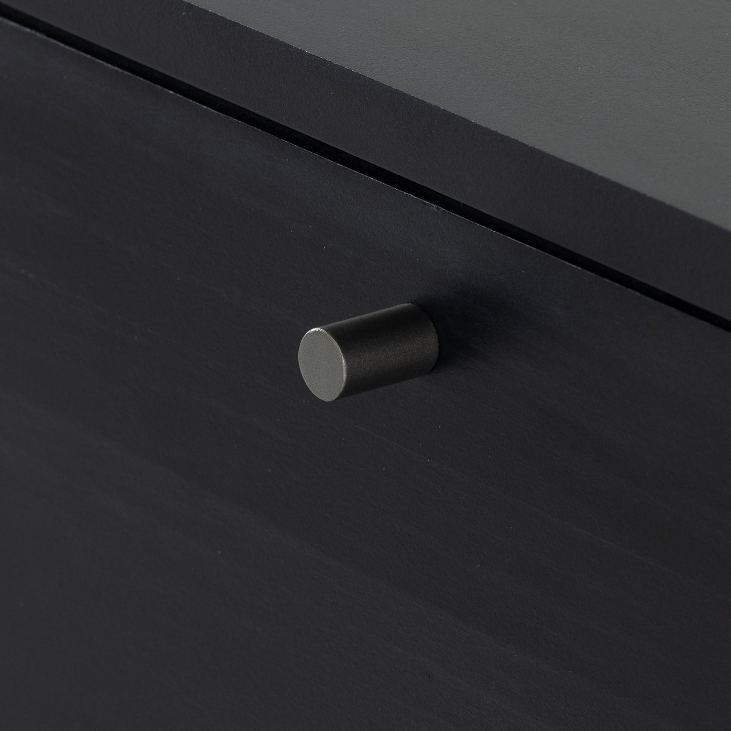 black entertain 80x19x26h