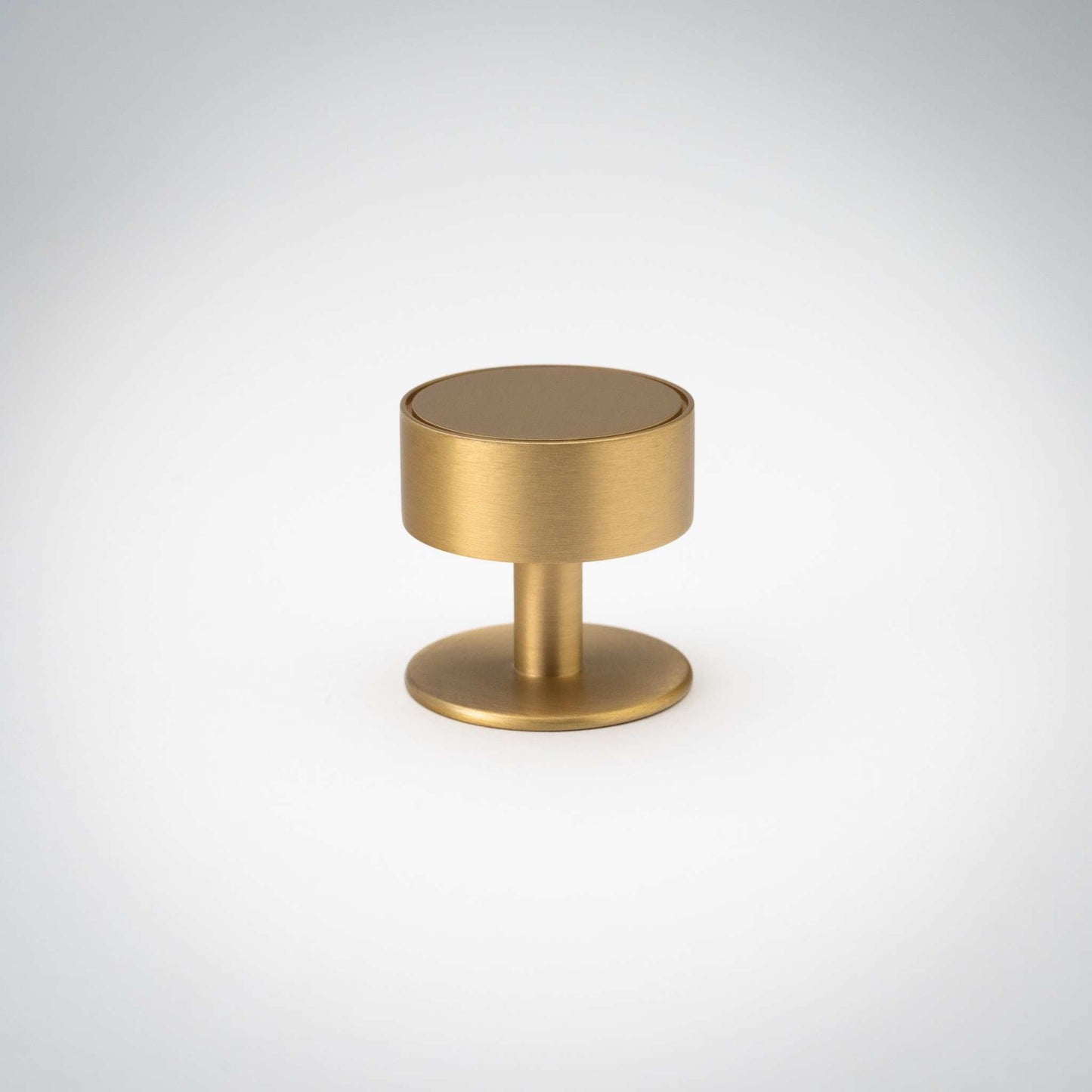 Gateau, Solid Brass Knobs