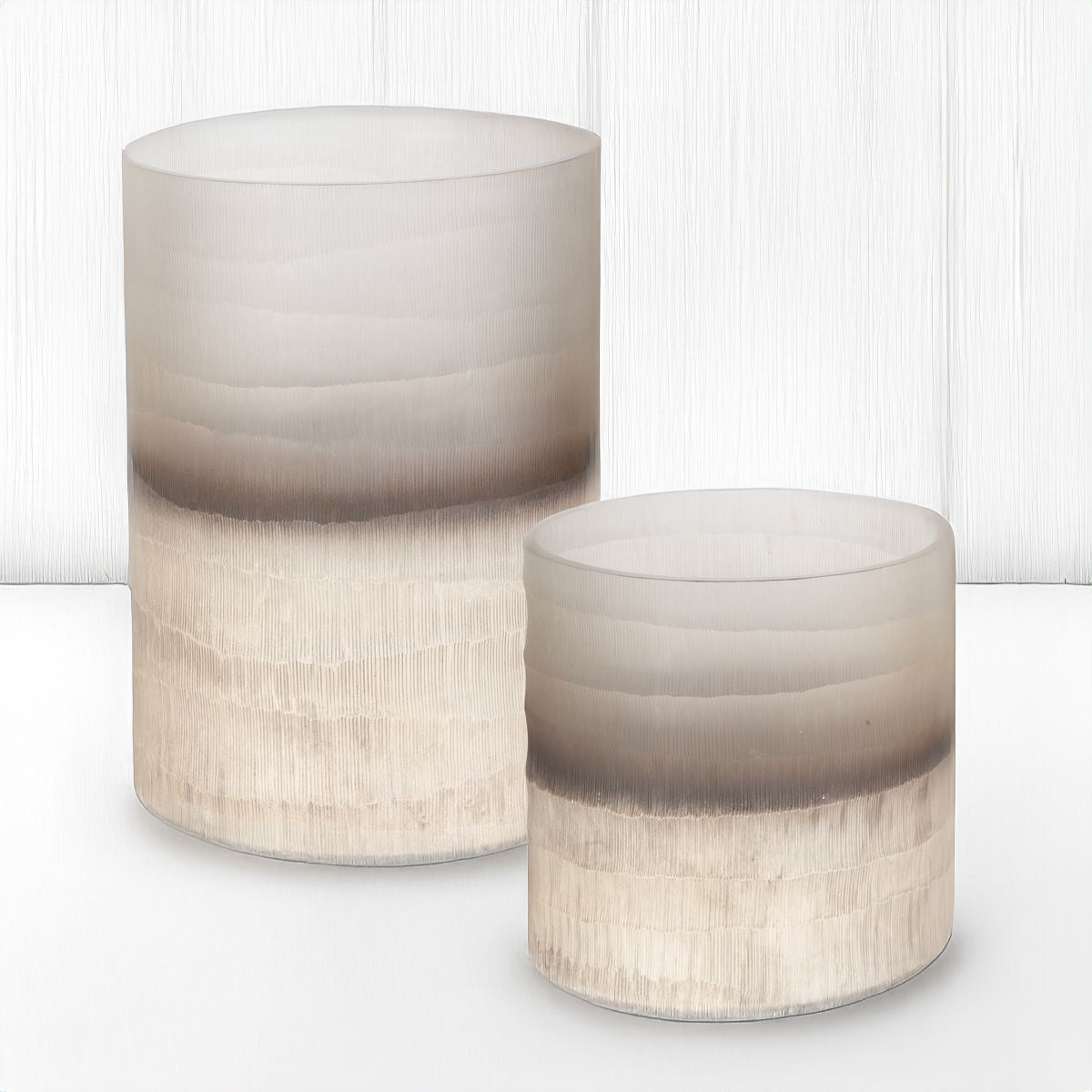 Set of 2 textured japandi vases.