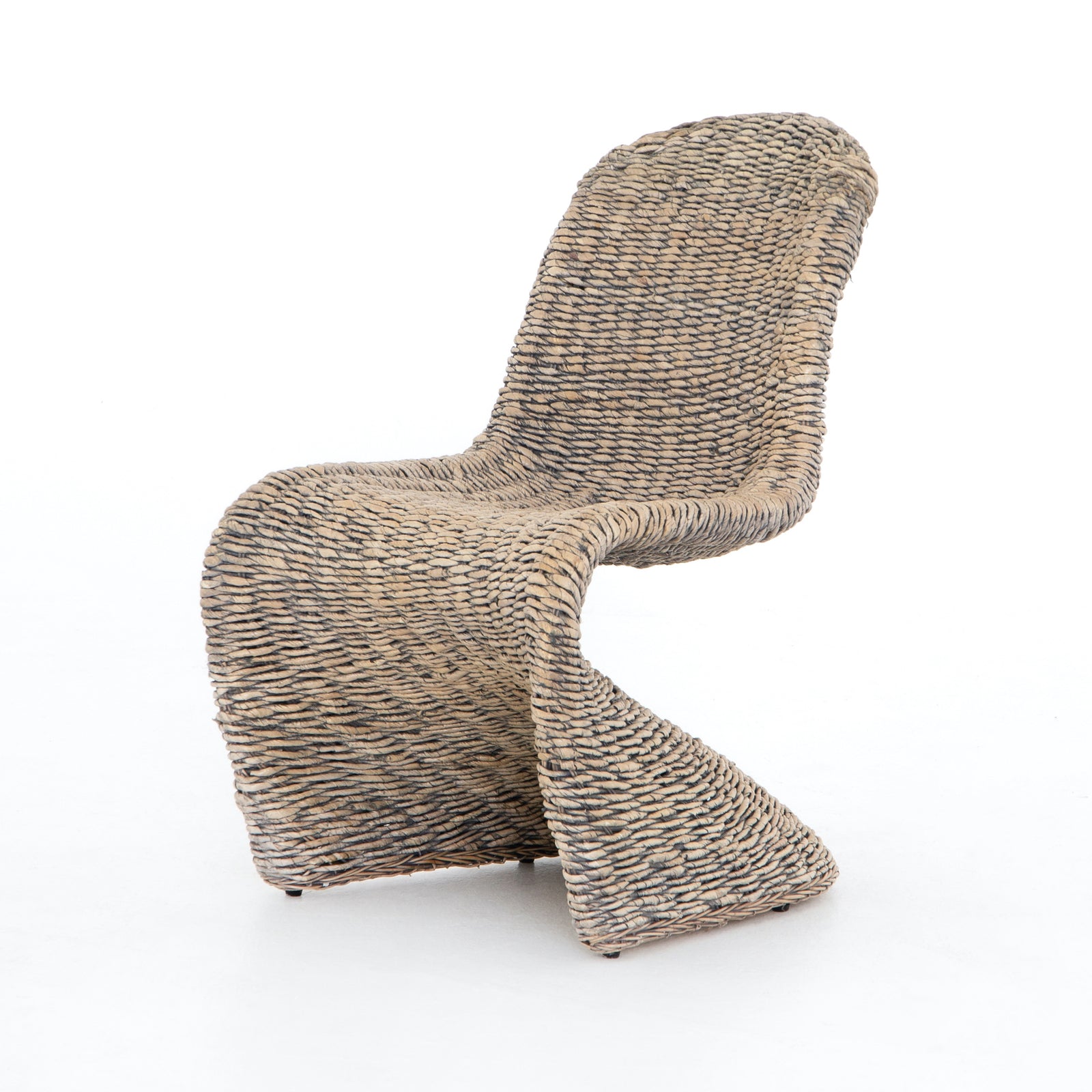 Dramatic wicker curves